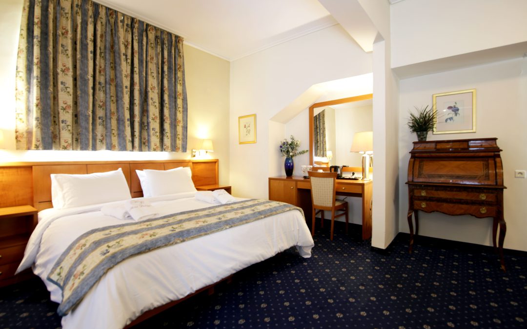 Deluxe family room with stylish sitting area and refined décor