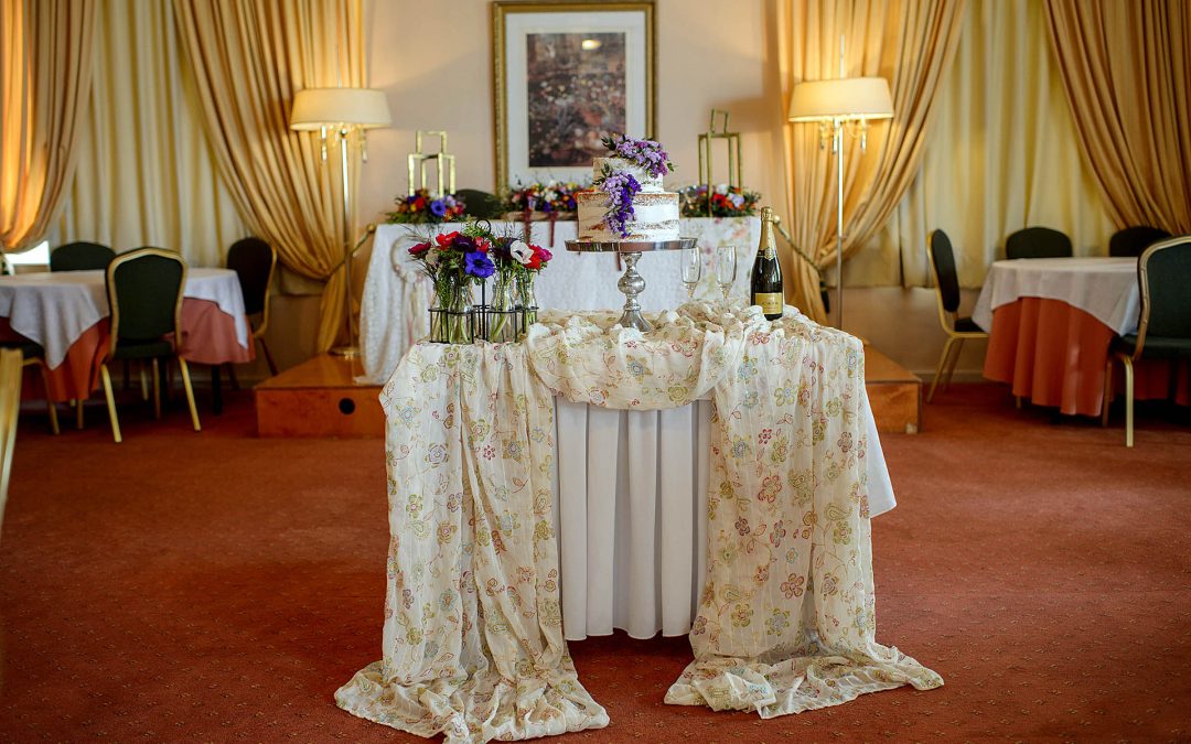 Restaurant and breakfast hall with refined aesthetics in Livadia hotel